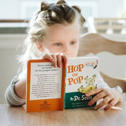 girl reading book_640 1 427x427